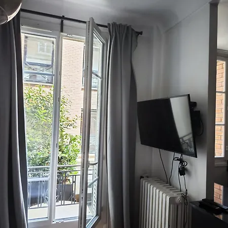 Apartamento 16 New Charming Eiffel Tower Studio París